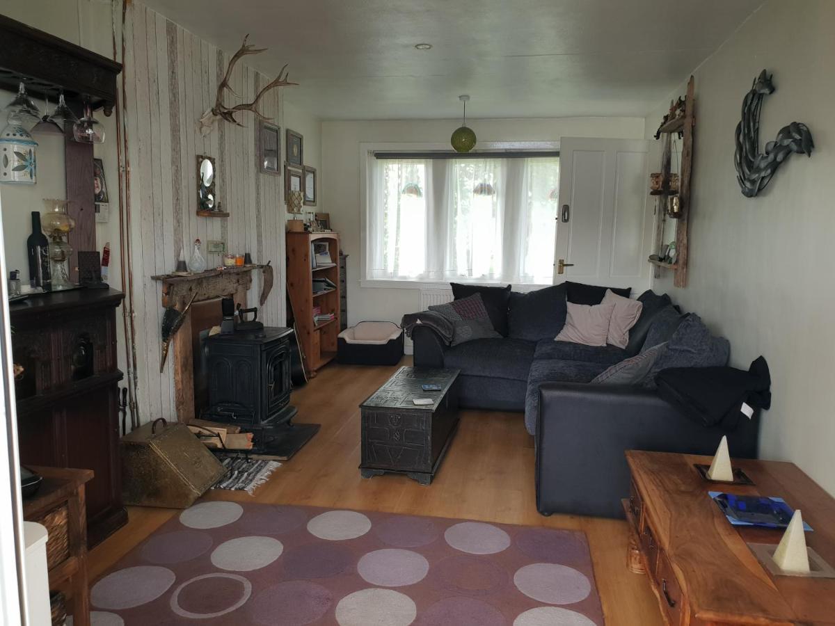 Quirky Lochside Home インヴェラレイ エクステリア 写真