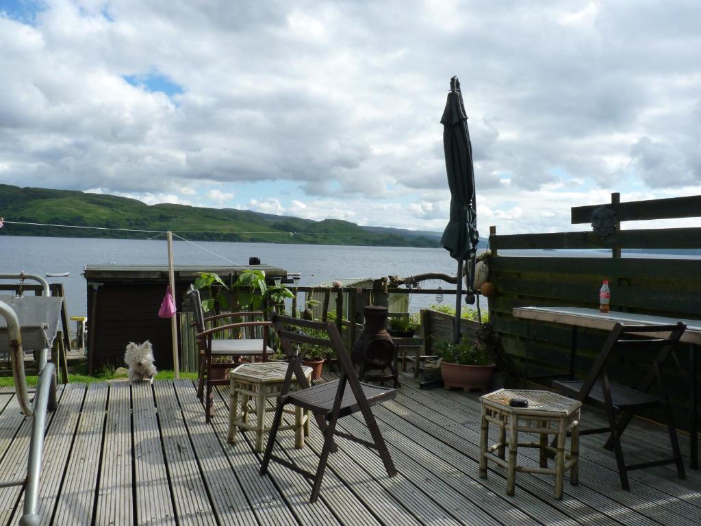 Quirky Lochside Home インヴェラレイ エクステリア 写真