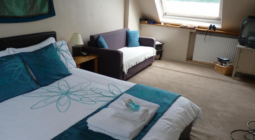 Quirky Lochside Home インヴェラレイ 部屋 写真